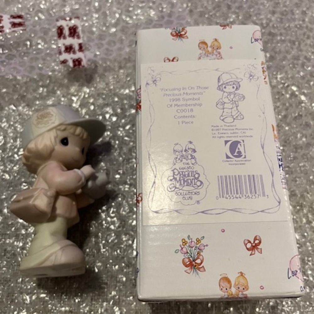 Precious Moments: "Focusing in on those Precious Moments" Figurine New in Box